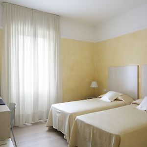 Habitación con 2 Camas Individuales